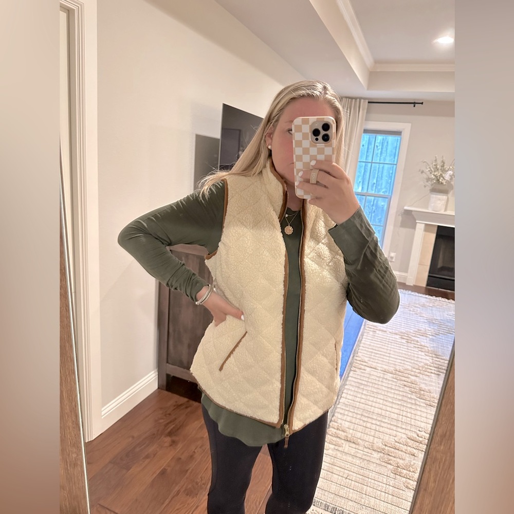 Old Navy NWT ivory/cream quilted sherpa vest with brown leather details